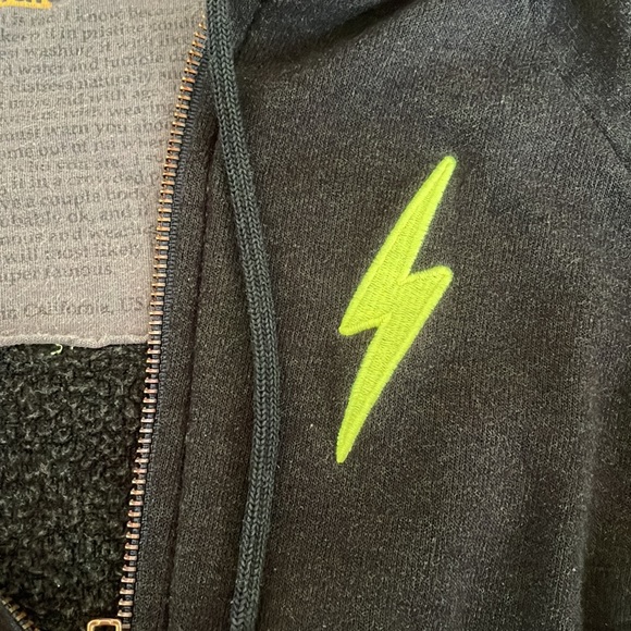 I’m selling an aviator nation, hoodie, size small - Picture 2 of 3